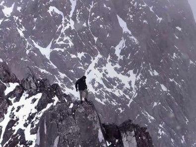 知名户外极限运动博主在哈巴雪山飞行滑翔伞失联，云南各地救援队集结搜救