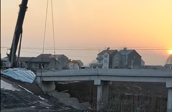 湖北荆州一大桥“刚通车就歪了”，当地通报：正抓紧整改