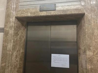 急坠负2楼又猛冲至33楼，业主不幸身亡！电梯遇险如何自救？