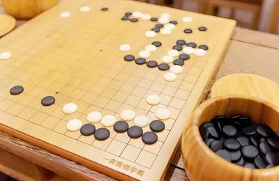 中国围棋协会通报“棋手使用AI软件作弊”：撤销职业段位、禁赛8年