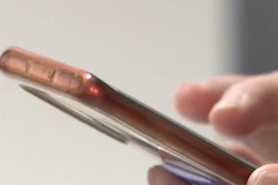 大学生一个月手机费达8700元！谁为天价流量费买单