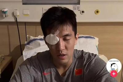 郭艾伦训练时被队友戳伤眼部，责任应当如何判定？