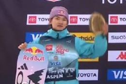 ​创造历史！苏翊鸣首夺单板滑雪坡面障碍技巧世界杯奖牌