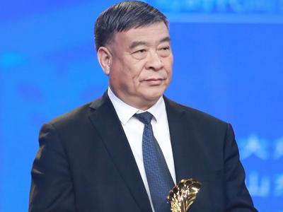 从小微企业到全国百强，他宁用半自动化也不愿裁员