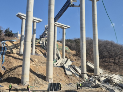 韩国一高速公路在建桥梁倒塌，致3死5伤