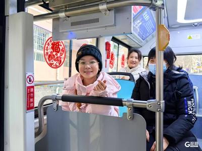 青岛这辆“糖球会主题直通车”，满载社区居民希翼一站直达大鲍岛糖球会！