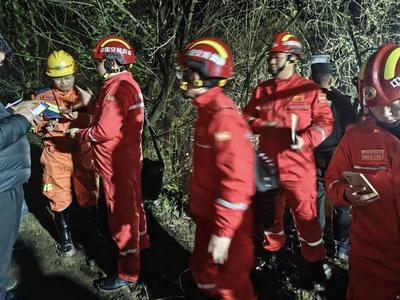 全方位、地毯式搜寻！四川筠连山体滑坡抢险救援进行中→
