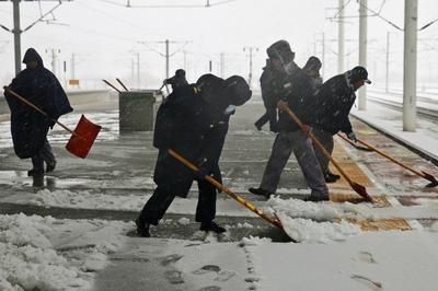 受暴雪影响，山东多个车站部分列车晚点或停运