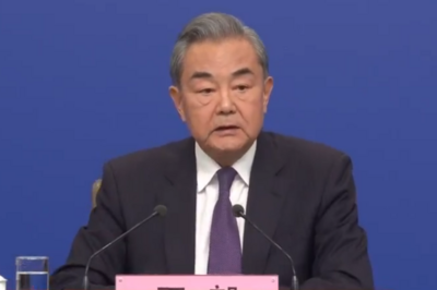 两会·外长记者会 | 王毅：中国将坚守人间正道