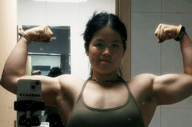 这名女博士火了！一边发顶刊，一边举重破纪录!