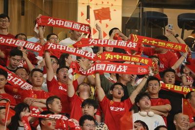 中国球迷：期望在杭州主场“喊赢”国足