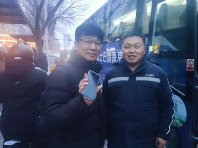 西海岸真情司机拾“机”不昧，合力打造诚信车厢