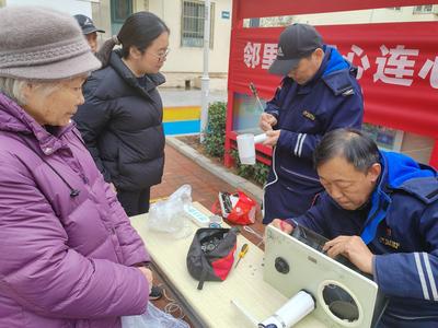 青岛这群志愿者“让温暖照亮每一家”