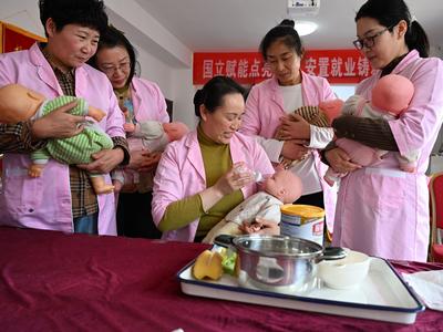 家政技能培训，助力妇女就业