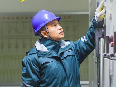 他是守护万家的“电管家”，也是母亲的“守护星”