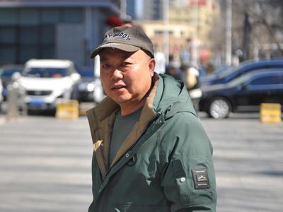 最动人的双向奔赴！大哥冲进火海救人，小伙跨越千里跪谢