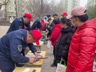 学雷锋志愿服务月，城阳巴士携手多家社会组织开展志愿服务活动