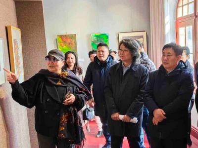 “琴屿微澜——流动的艺术：岛城女性十人艺术展”在市南政协文史馆开幕