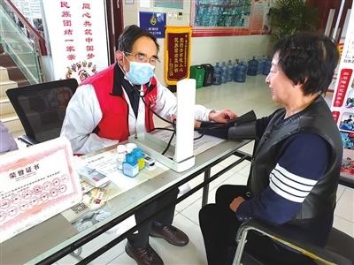 退休不褪色 愛心義診發(fā)揮余熱