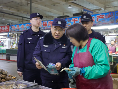 ​运转近20个小时、人流量3万、车流量2万…警务“小站点”如何撑起大平安？