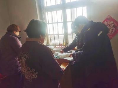 青岛街头八旬老人晕倒，接下来的一幕很暖心……