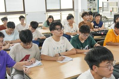 215名大学生被降级！多所高校发布学业预警