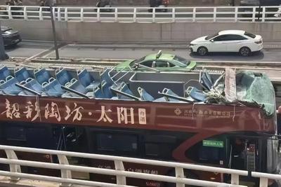 河南一双层公交被“削顶”！这些位置尽量别坐
