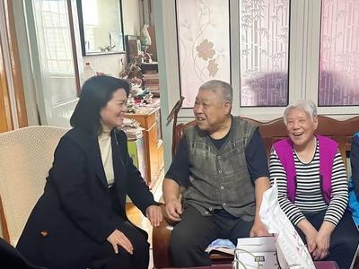 “你们就像自家孩子一样，我心里热乎乎的！”青岛地铁建设者走访慰问独居老人