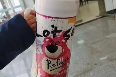 见到这种“草莓熊”瓶子，请立即报警！