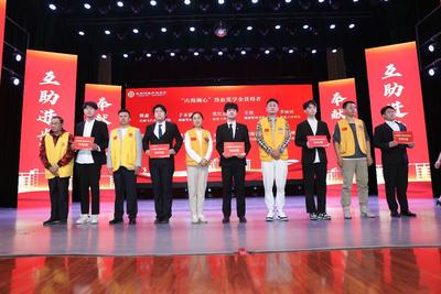 17年2万余人撸袖献血，青岛恒星科技学院启动无偿献血活动