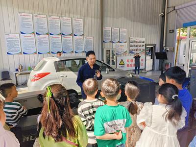 现场“解锁”汽车年审流程，这家环境教育基地向市民开展环保宣传