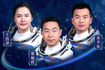 神舟十九号航天员蔡旭哲、宋令东、王浩泽全部安全顺利出舱，健康状态良好
