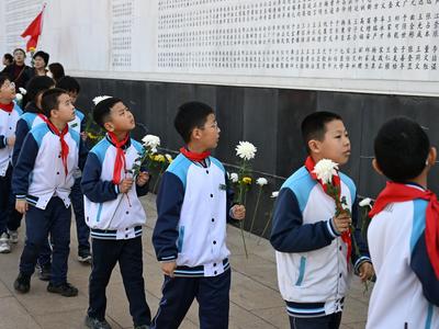 清明祭扫缅怀革命先烈