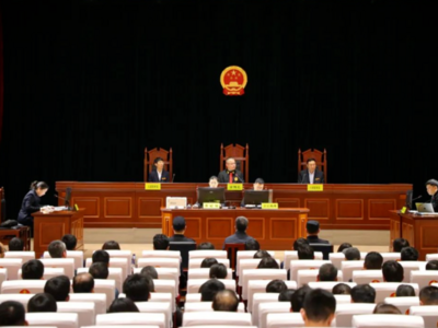 城阳法院公开审理职务犯罪案件，140余名机关干部旁听庭审 