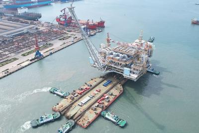 万吨海工装备出海调试，青岛引航站圆满完成引航任务