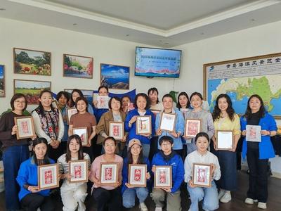市南区举行全民艺术普及进企业活动