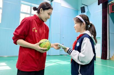2025年青岛·新疆青少年融情研学行动在青举行