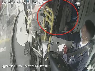 “耽误大家时间了，感谢各位的理解配合！”青岛这位公交驾驶员道歉为何获赞誉？