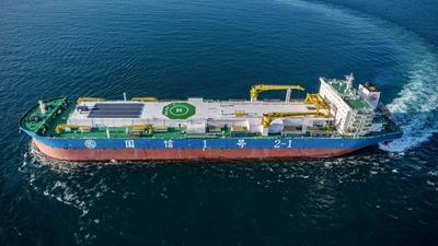 全球首艘15万吨级大型养殖工船在青岛交付运营