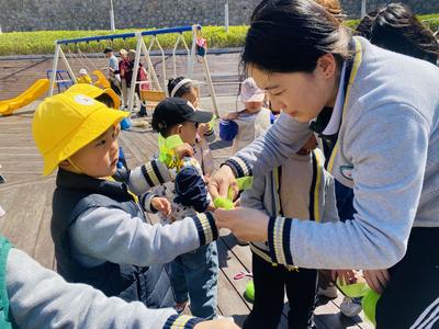 李沧区铜川路幼儿园组织举行“春日寻芳，萌娃踏青”活动