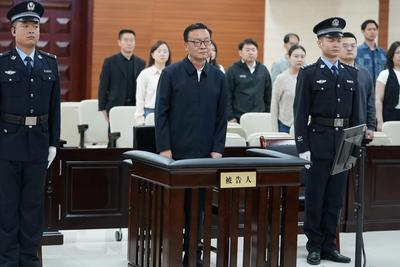 受贿超8.22亿元，新疆维吾尔自治区党委原副书记李鹏新一审被判死缓