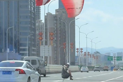江西南昌一女子搭降落伞空降桥面，来往车辆紧急避让！官方回应：确有此事