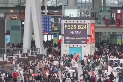冲上热搜！12306回应“五一抢票崩了”