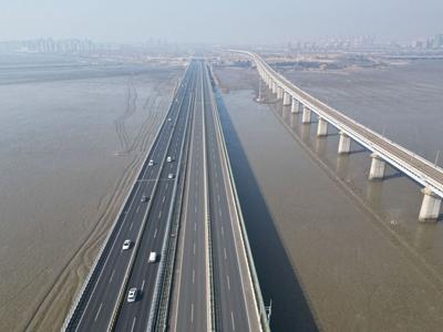 继续免费通行！五一假期全国高速公路日均流量约6200万辆