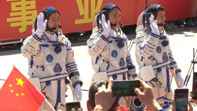 出发！陈冬、陈中瑞、王杰三名航天员领命出征