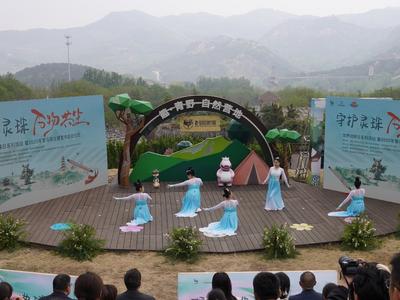 守护灵珠 万物共生——2025年世界地球日暨爱鸟周主题宣传活动在青岛西海岸新区灵珠山街道青岛森林野生动物世界启动