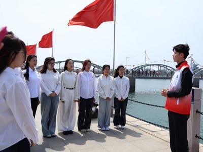 以舰艇为讲台，青岛理工将思政课“搬”进海军博物馆