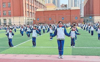 嶗山區：每天2小時 校園大興“體育之風”