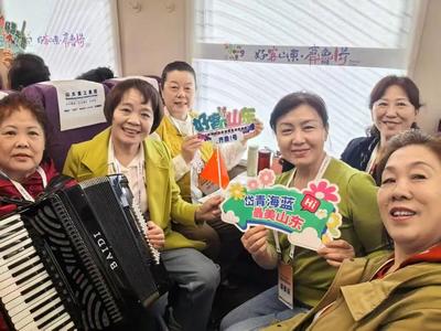 这个旅游专列是活态化街区，也是流动性推广平台