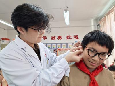 清明传薪火 药香润校园，市北区组织开展中医药文化进校园活动